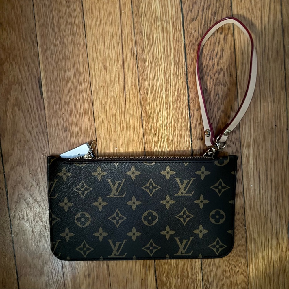LV Monogram Pochette - Picture 2 of 2